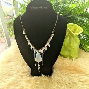Shell like pendant style necklace